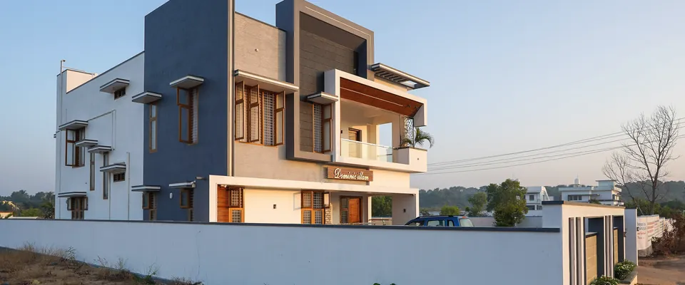 Rumah modern dua lantai dengan pagar putih